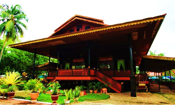 Rumah Adat Gorontalo Bantayo Poboide