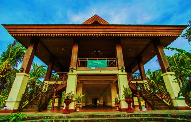 Rumah Adat Gorontalo Dulohupa